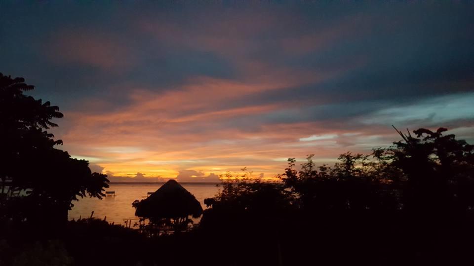 Birdland Beach Club Bolinao Buitenkant foto