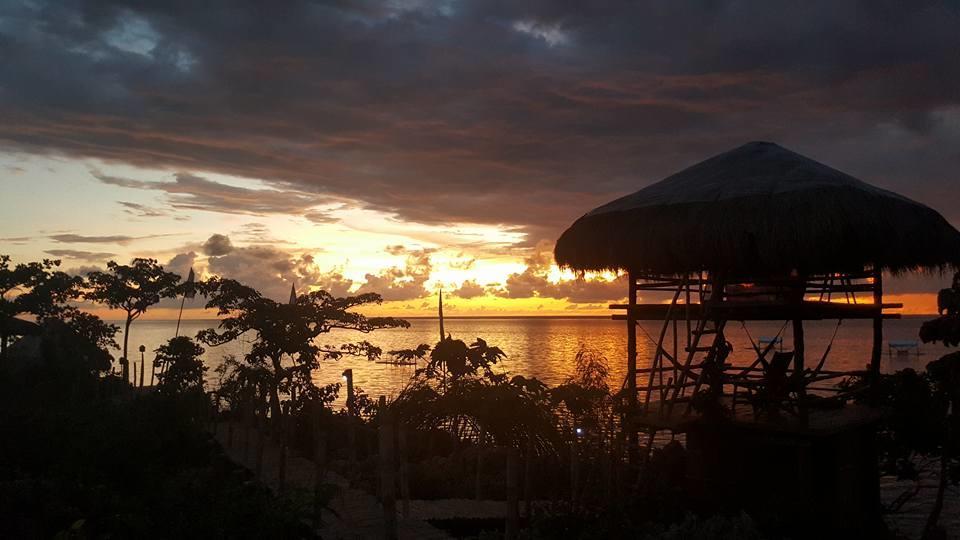 Birdland Beach Club Bolinao Buitenkant foto