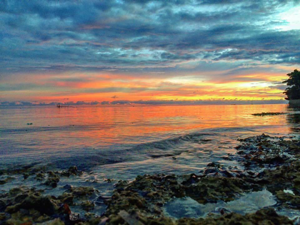 Birdland Beach Club Bolinao Buitenkant foto