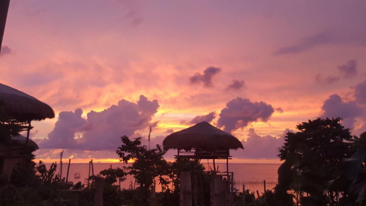 Birdland Beach Club Bolinao Buitenkant foto