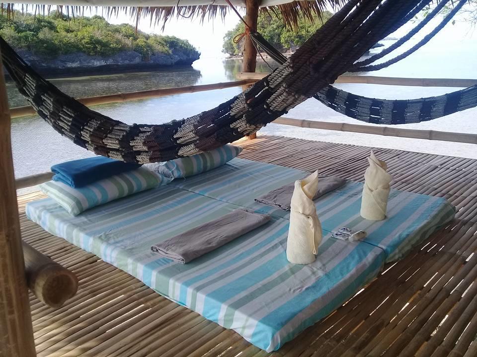 Birdland Beach Club Bolinao Buitenkant foto